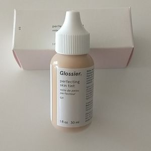 Glossier Perfecting Skin Tint G9